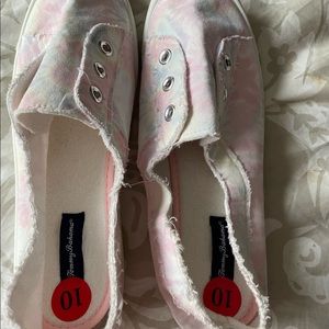 Size 10 canvas shoes, comfy.